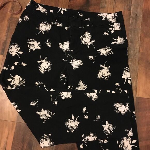 Faded Glory 12 black and white rose print jeans crop - Picture 1 of 6
